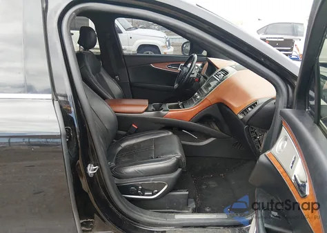 2019 Lincoln Nautilus Black Label z USA, uszkodzony, nr VIN 2LMPJ7J94KBL18657